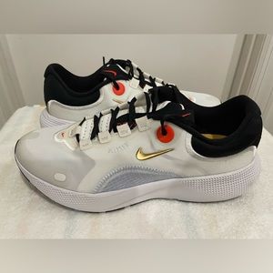 Nike React Escape Sneaker - Women’s Size 10